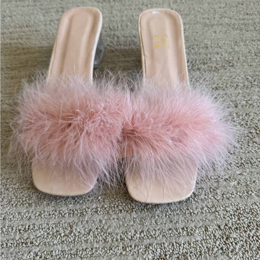 Vintage inspired feathered house shoe